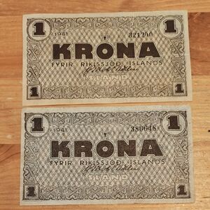 Icelandic 1 Króna Banknotes (Pair) Brown and Cream